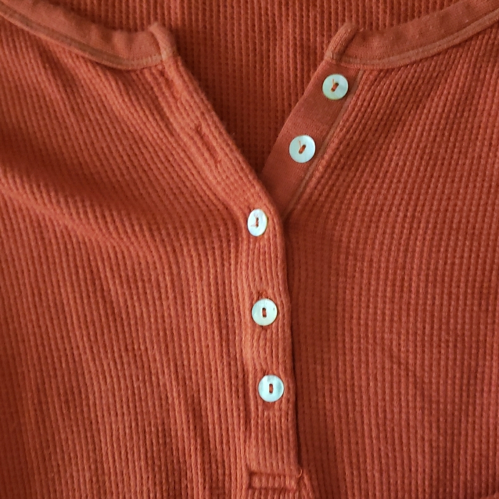 American Eagle Outfitters - Picture 3 of 6